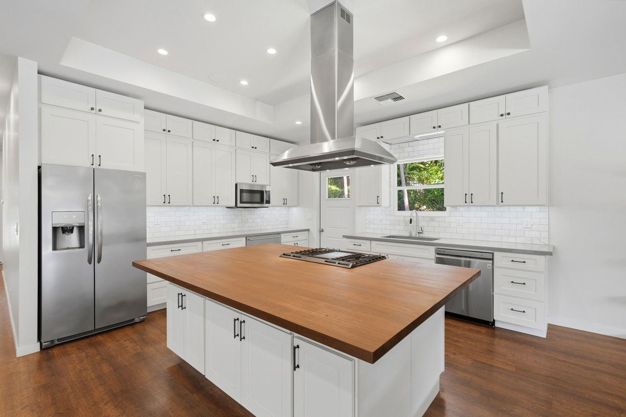 Modern kitchen: 