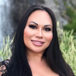Photo of Kelly Kanani Bishop