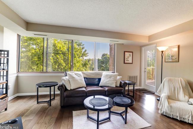 10101 Grosvenor Pl, MD 20852