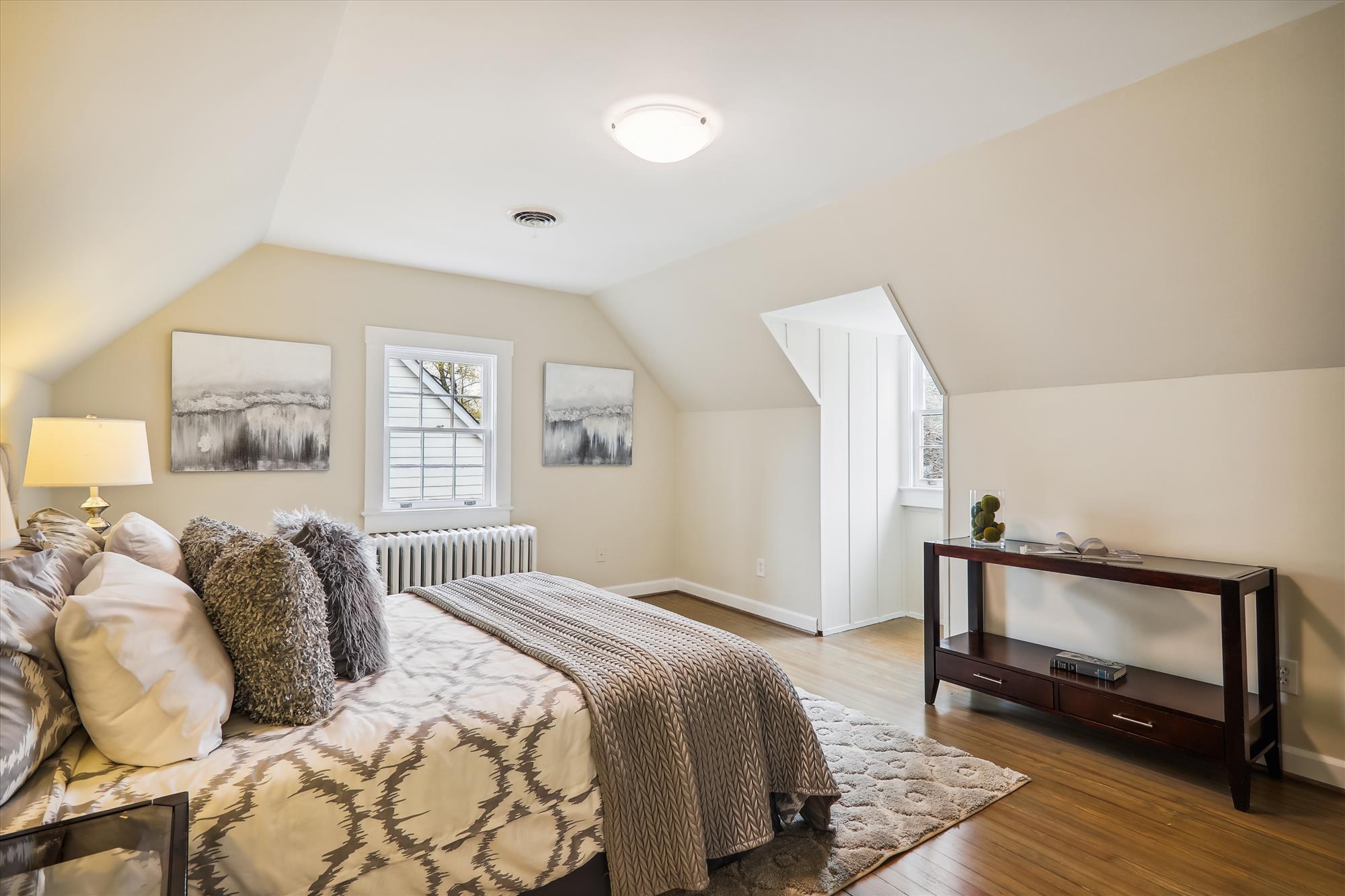 Upper Level - Primary Bedroom