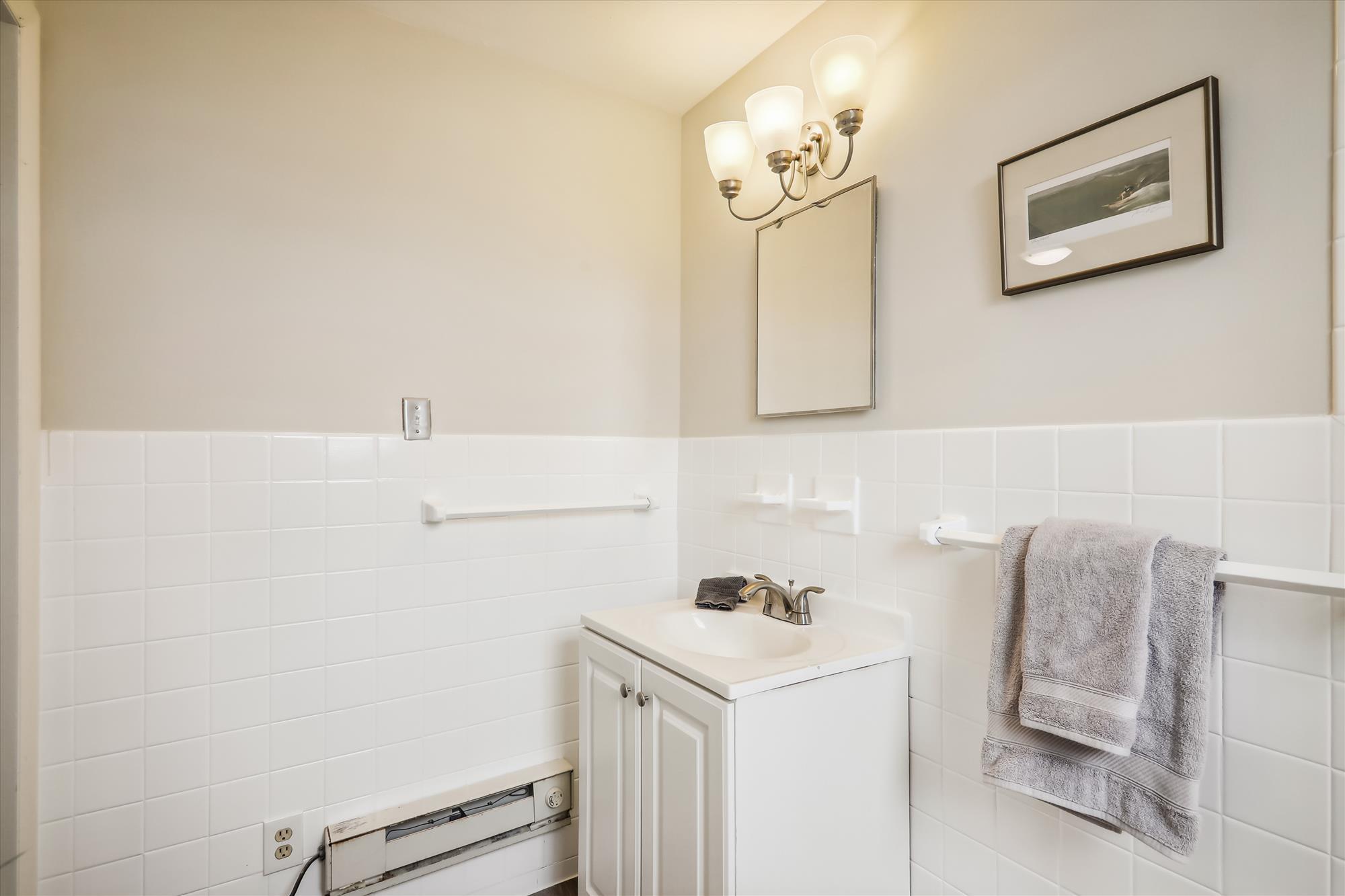 Upper Level - Primary Bedroom