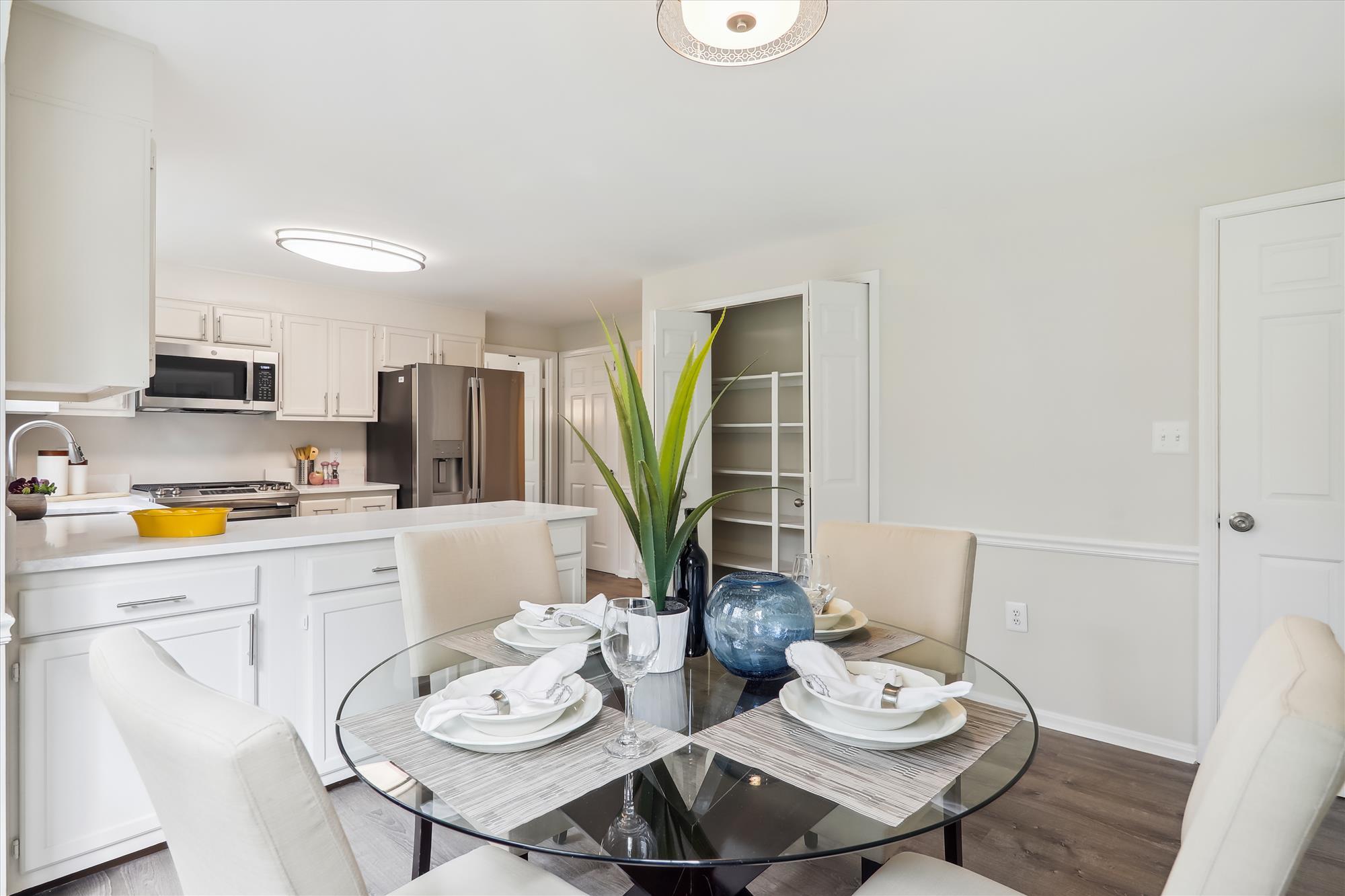 Main Level - Kitchen