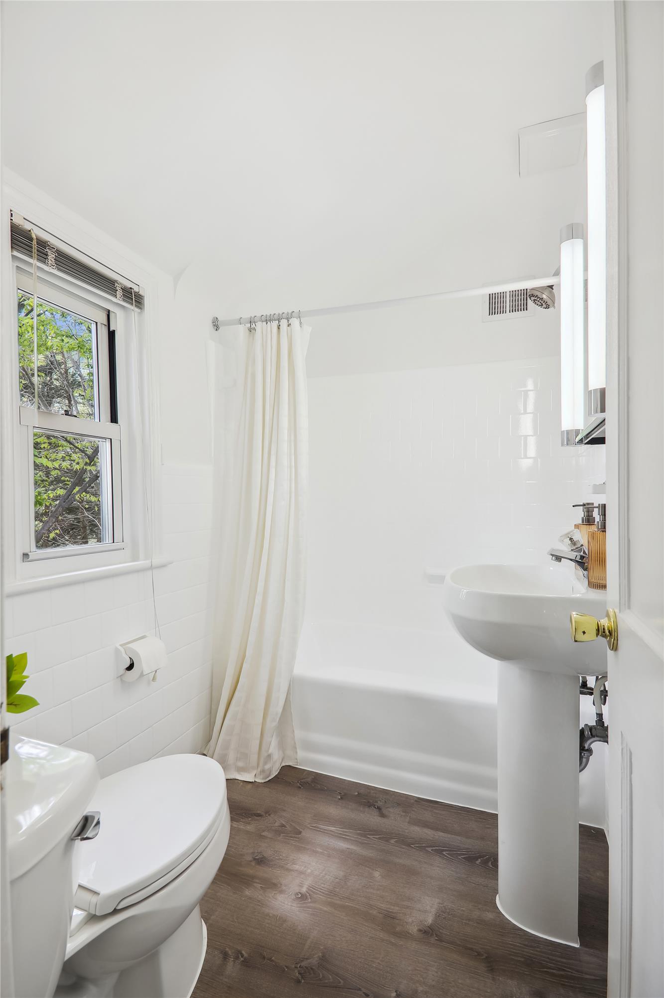 Upper Level - Primary Bathroom