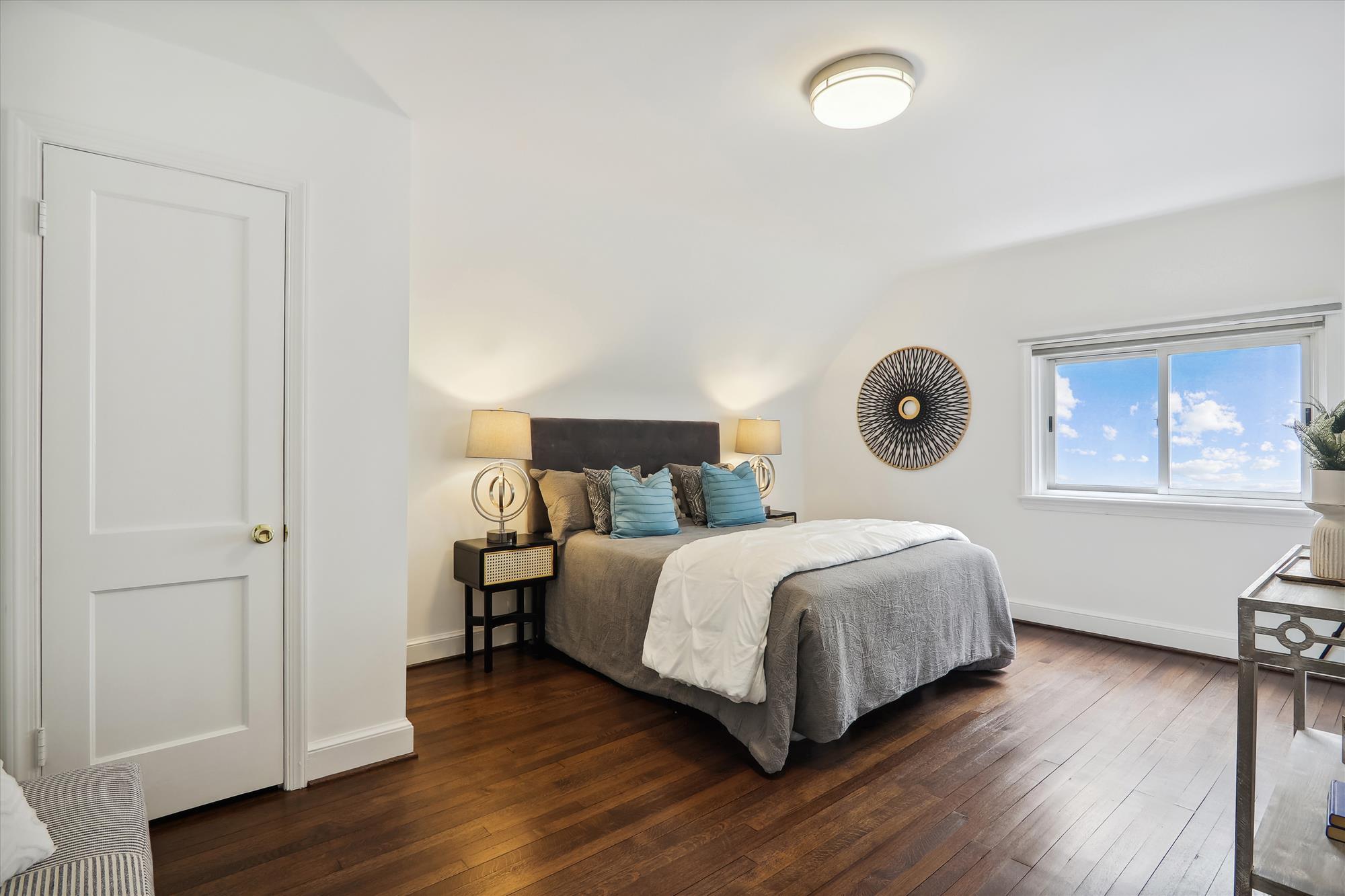 Upper Level - Primary Bedroom