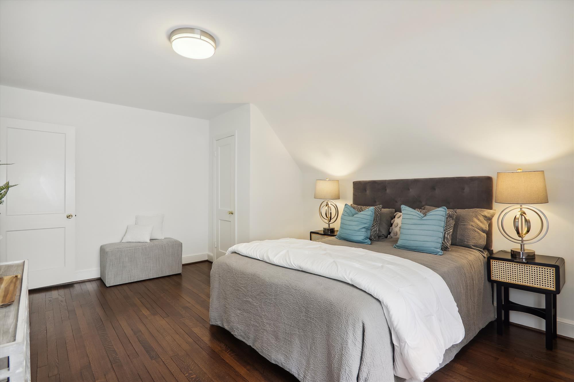 Upper Level - Primary Bedroom