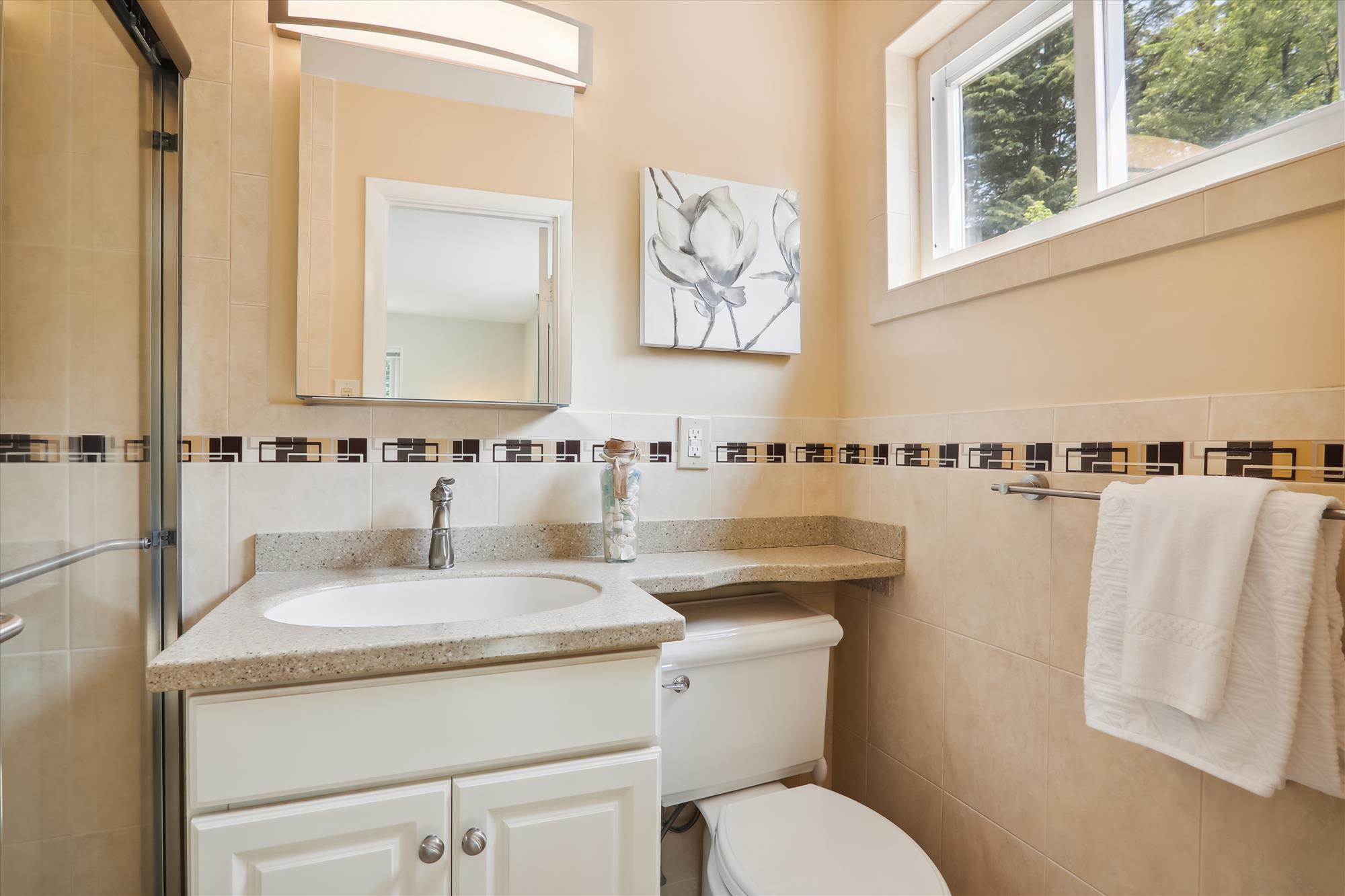 Upper Level - Primary Bathroom