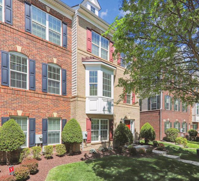 1609 Poplar Run Dr, MD 20906