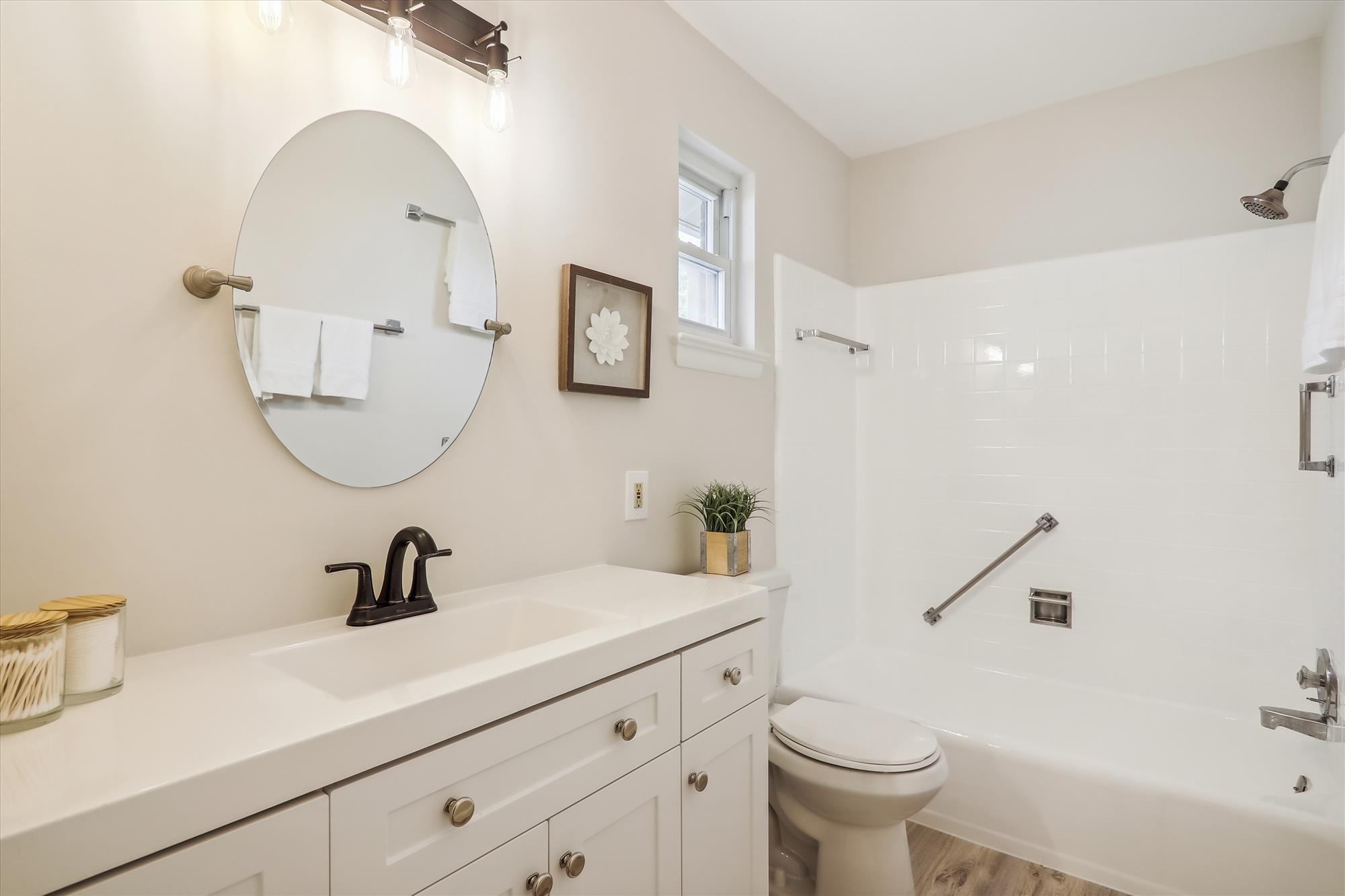 Main Level - Bathroom