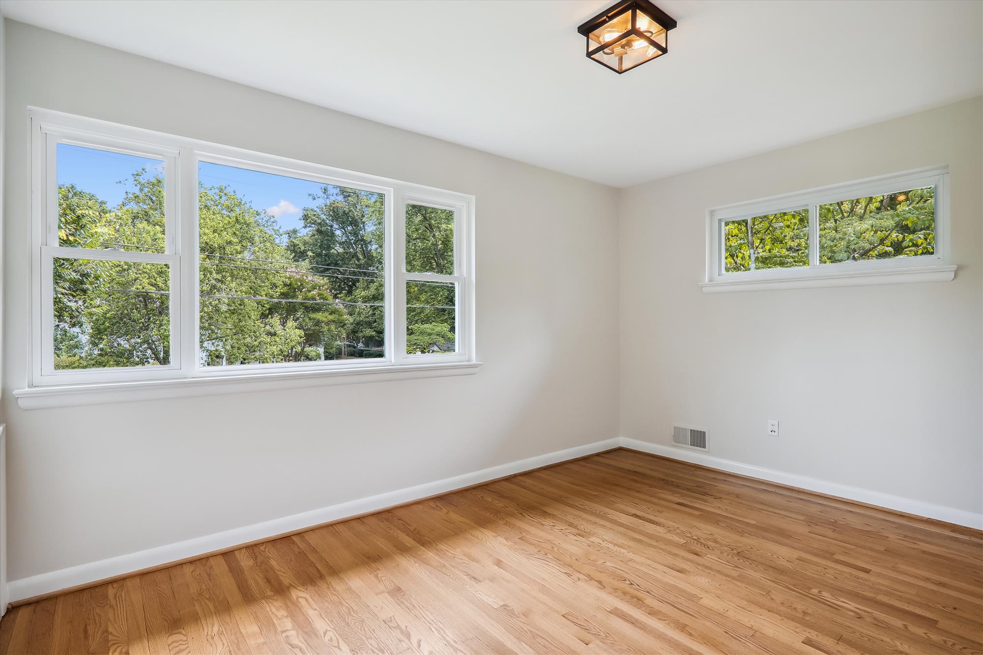 Main Level - Bedroom