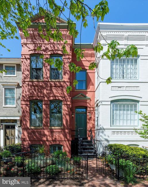 233 9th St SE, DC 20003