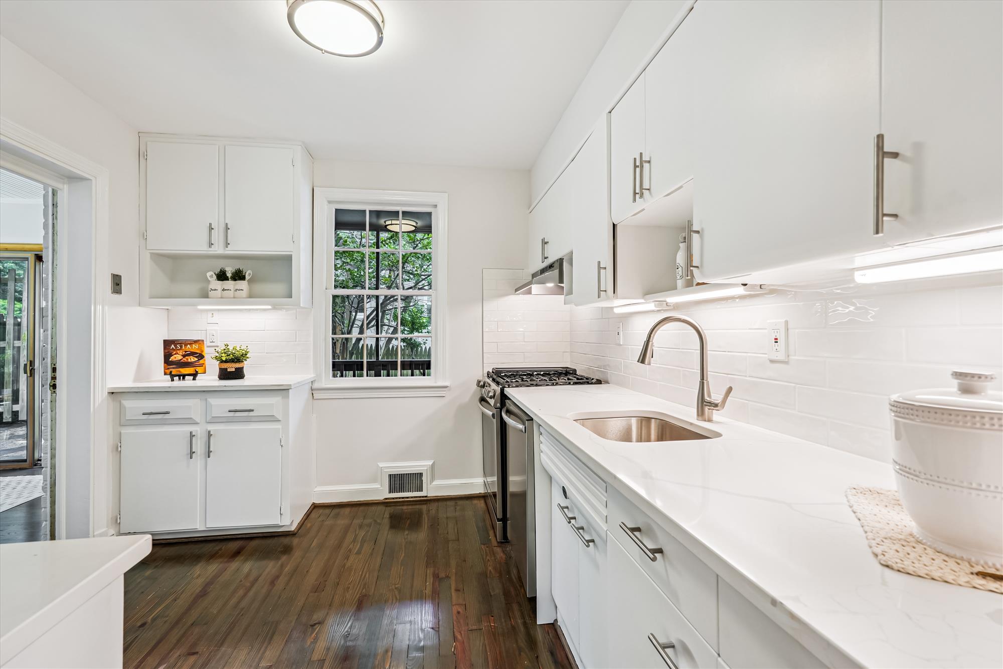 Main Level - Kitchen