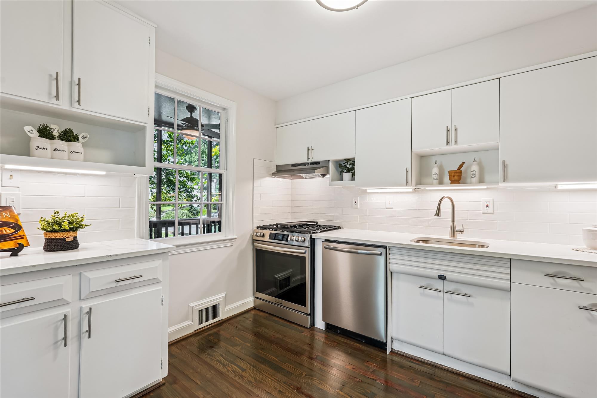 Main Level - Kitchen