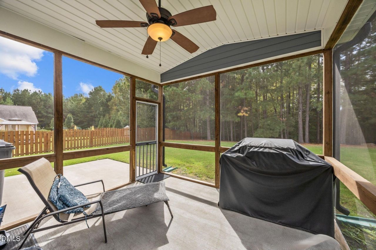 Screened in Patio in Weavers Pond