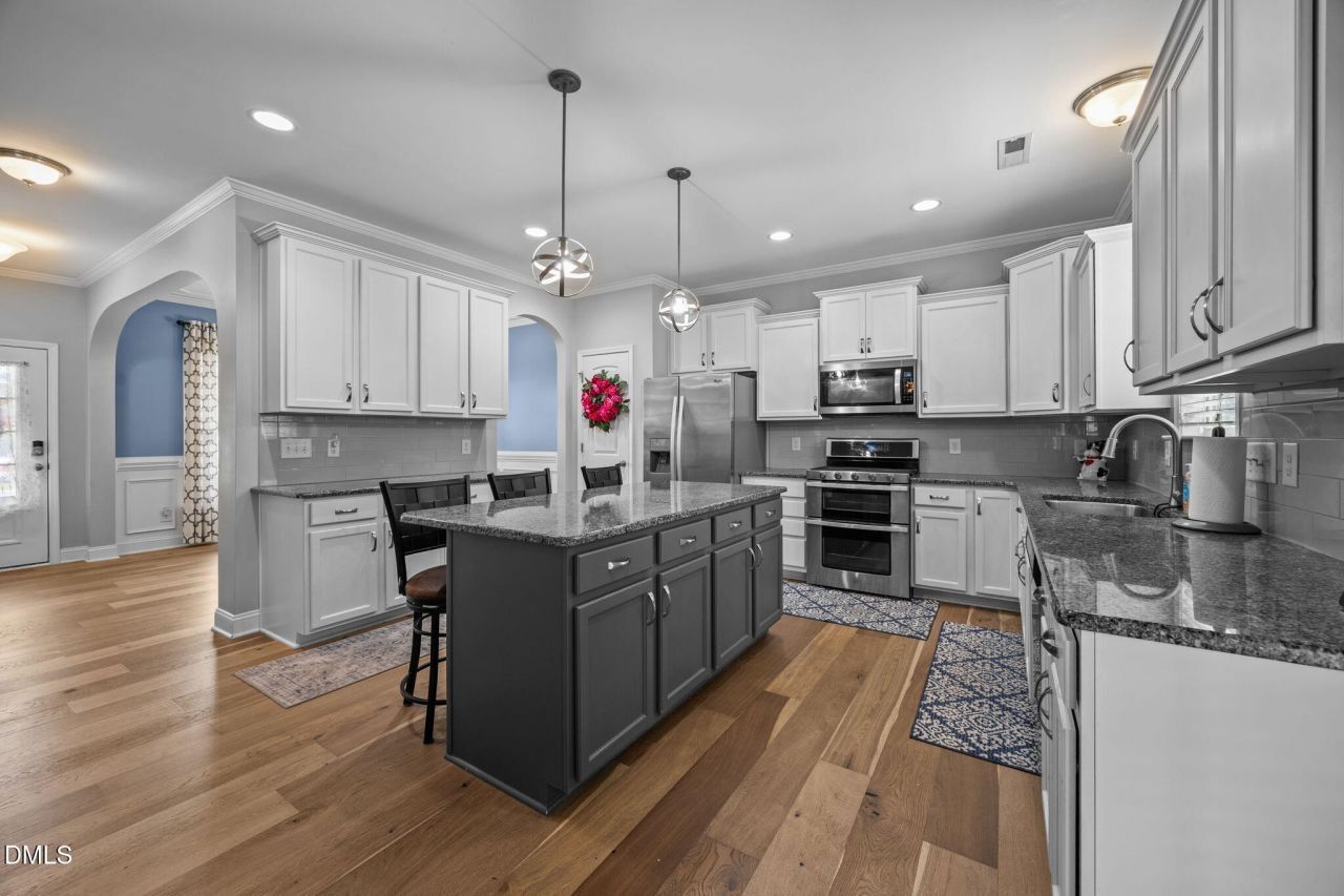 Beautiful Weavers Pond Kitchen