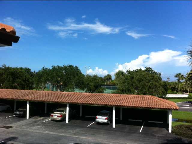 Hanson’s Landing Condos car ports