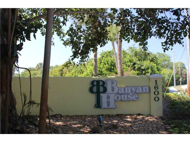 Entrance to Banyan House Condos