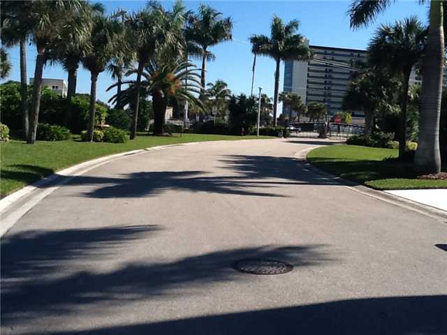 Bay Tree entrance on Hutchinson Island