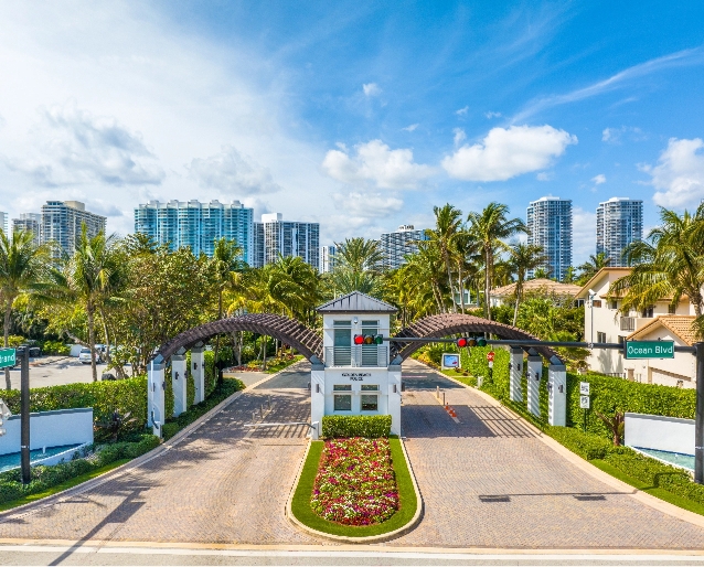 view of Golden Beach entrance