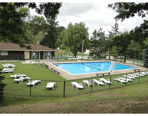 Pool & Clubhouse