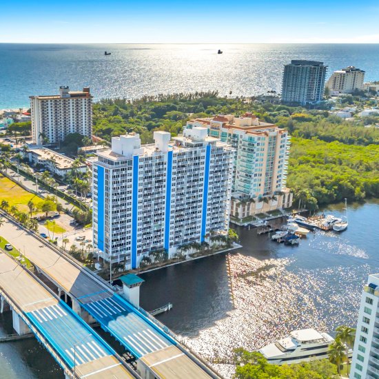 Beachside Condo in Lauderdale-by-the-Sea!