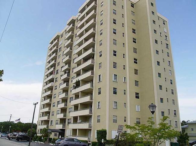 900 NE 18th Ave,  33304