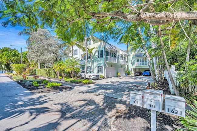 1617 NE 2nd Ct,  33301