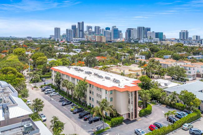 615 NE 12th Avenue,  33304