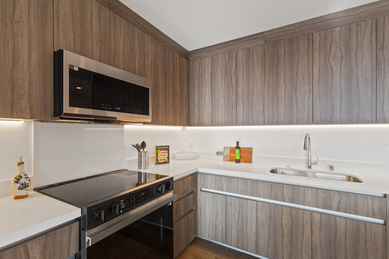 Modern kitchen: 