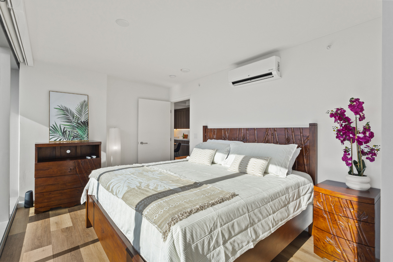 Bedroom: 