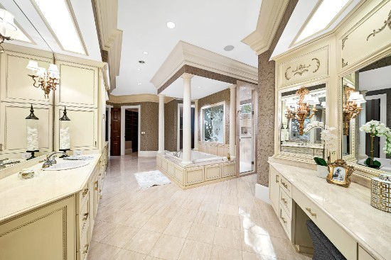 master bathroom at 12324 birchfalls drive