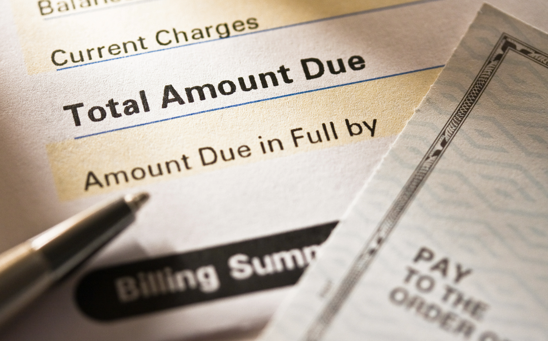 client giving realtor money