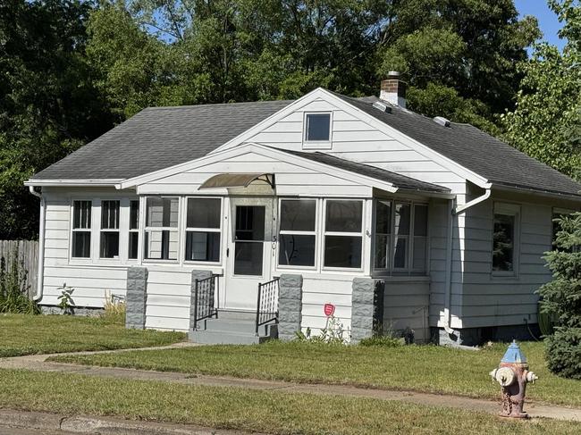 301 S 35th Street, IN 46615