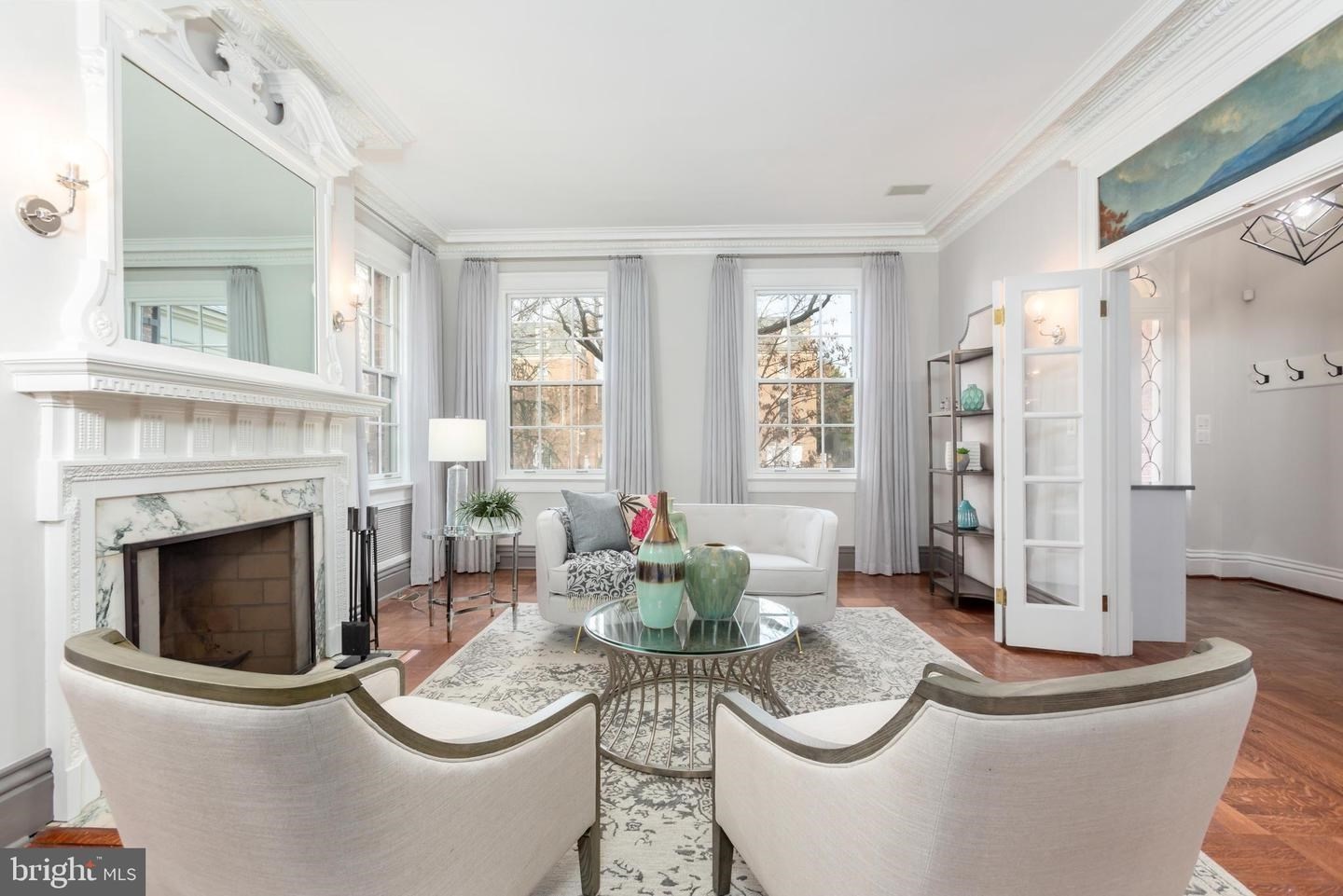 living room of 2008 R Street NW