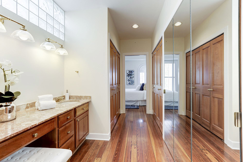 Dressing Room and Vanity