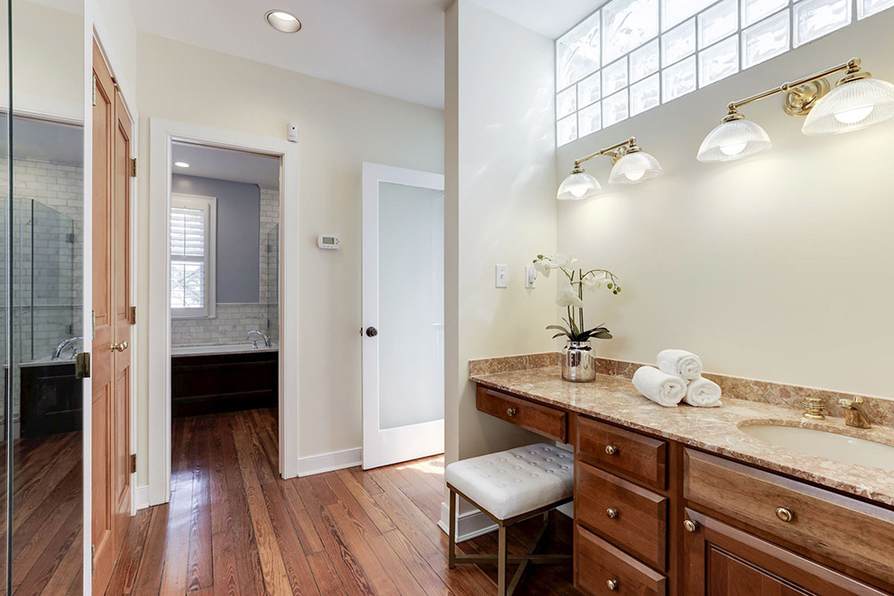 Dressing Room and Vanity