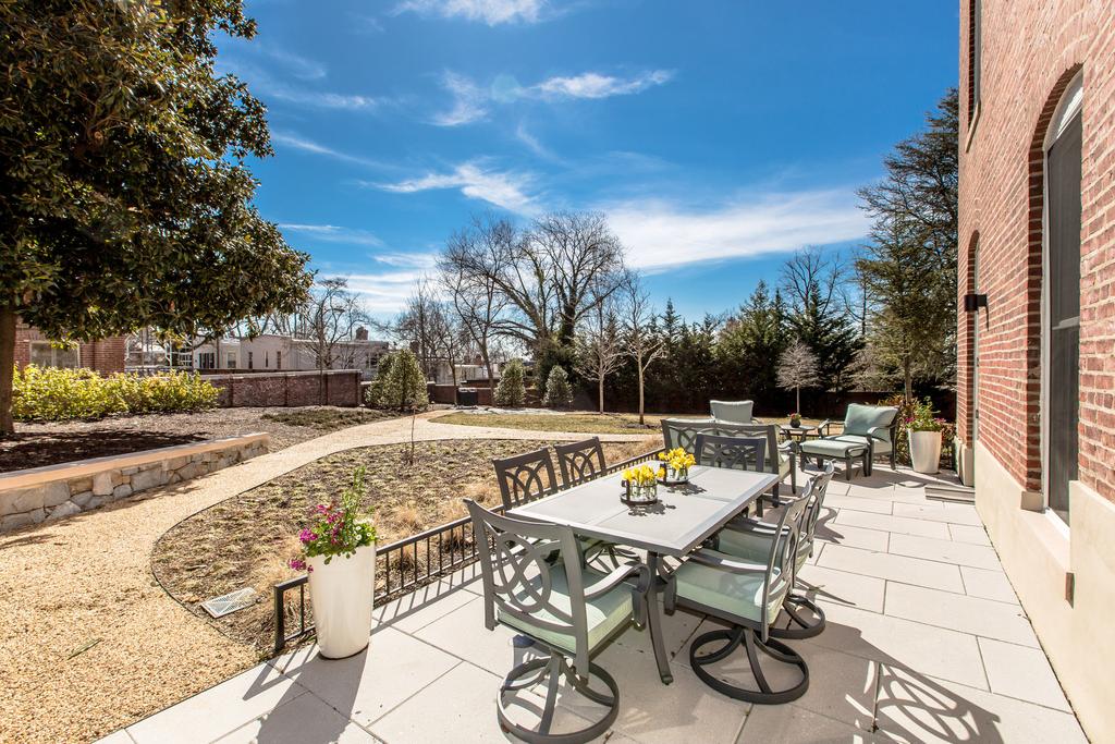 Explore Montrose Penthouse Features and Available Condos