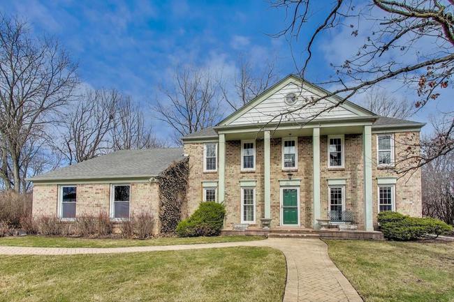 6 Robin Hood Court, IL 60069
