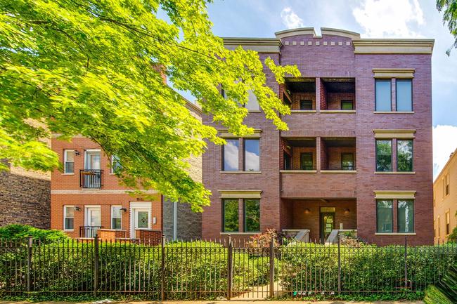 1529 N Artesian Avenue 3N,  