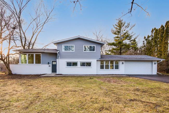 223 Heathercliff Drive, IL 60048