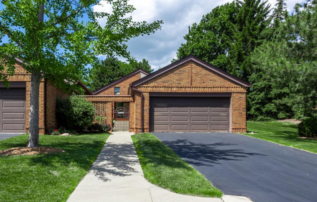 Ridgmaar Square  condo home