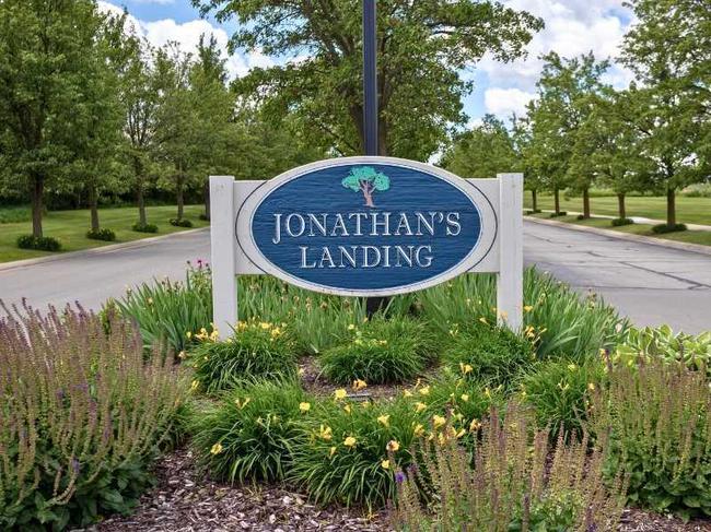 Jonathan's Landing Howell entrance