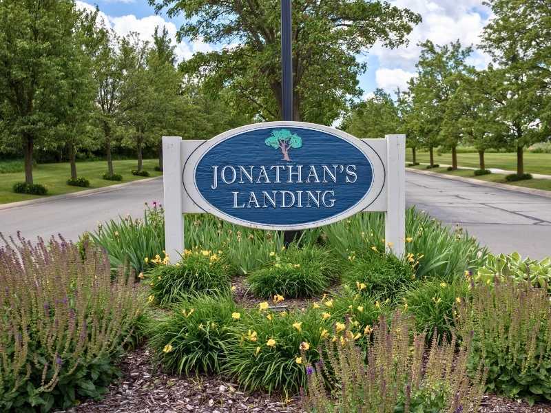 Jonathan's Landing Howell entrance