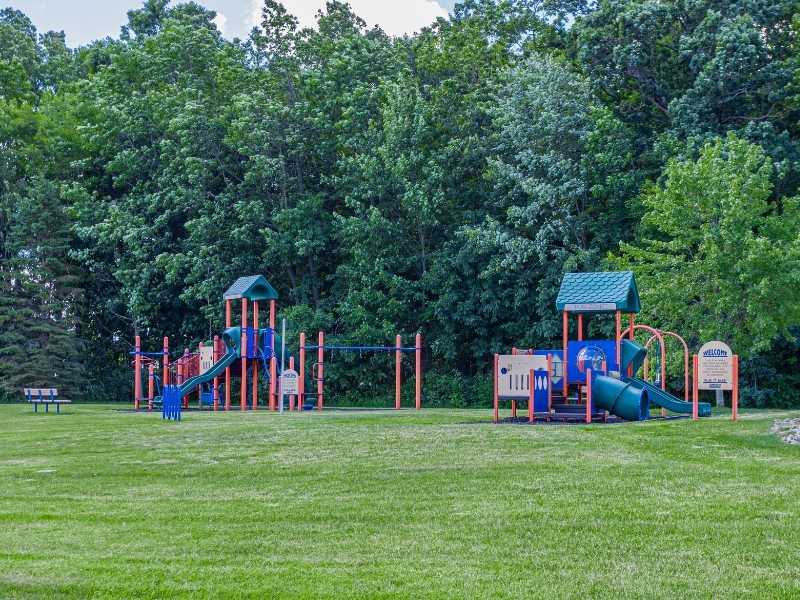 Hampton Ridge condo community playground
