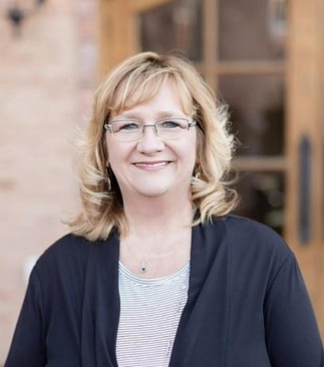 Photo of Tina Peterson,