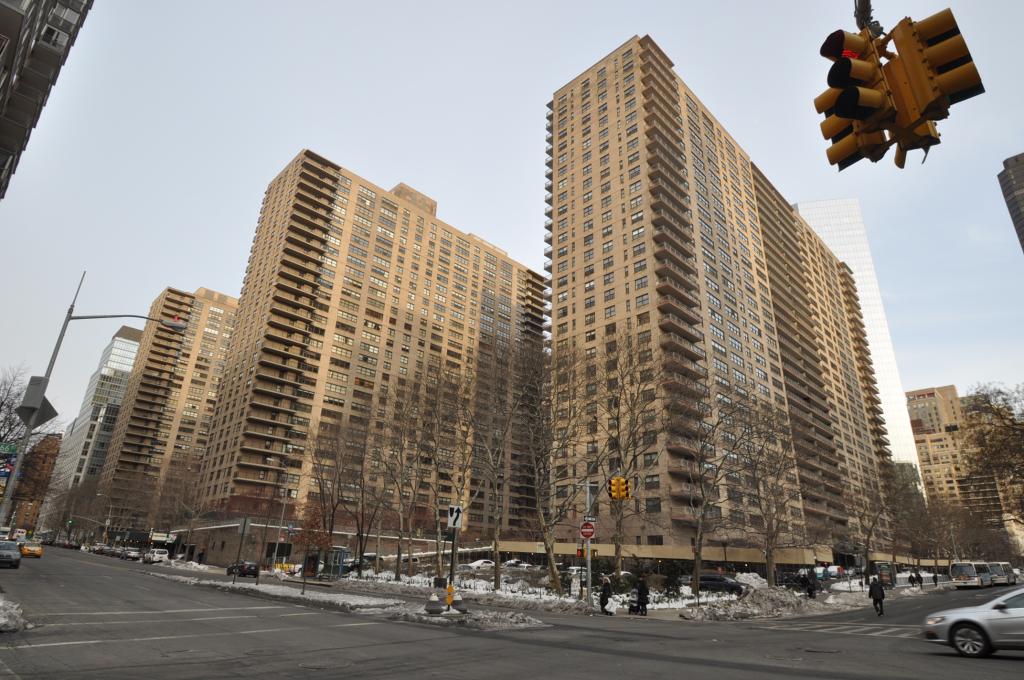 140 West End Avenue Lincoln Towers luxury coops at 140 West End