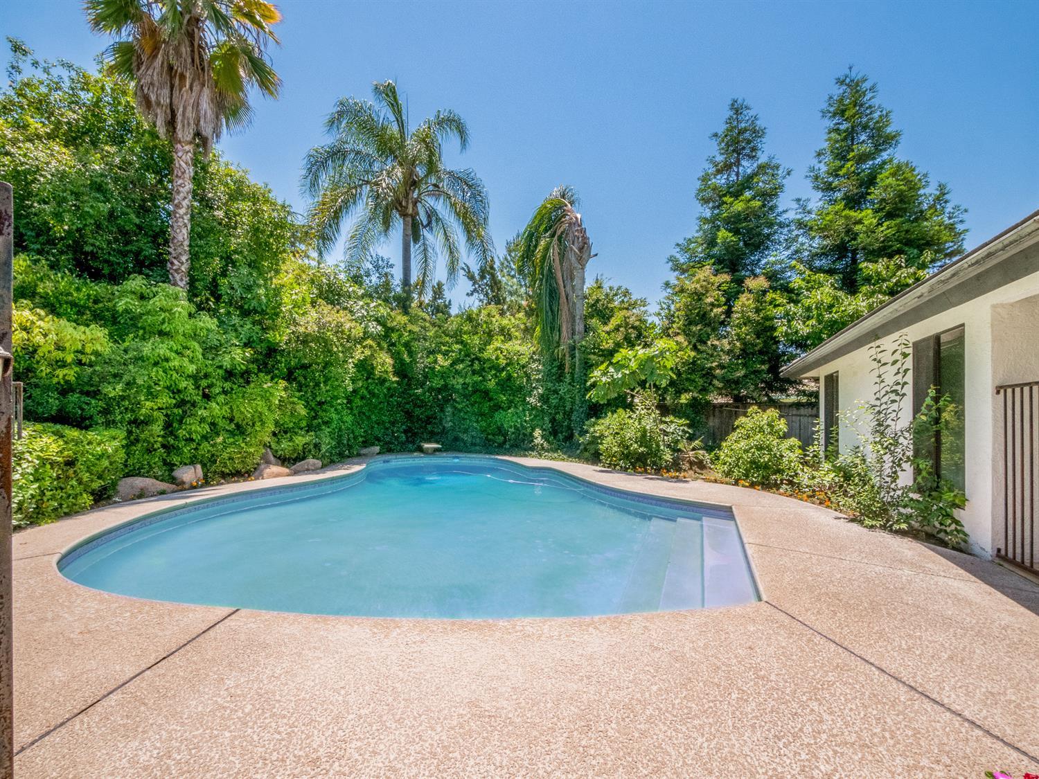 Exquisite custom built home in the San Joaquin Country Club Estates