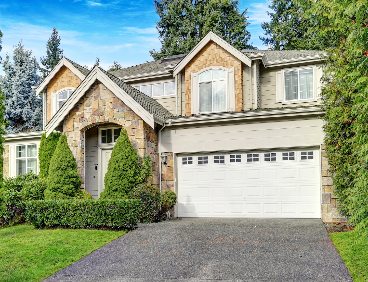Homes in the Glen Cove neighborhood of Millcreek Township near Erie, Pennsylvania