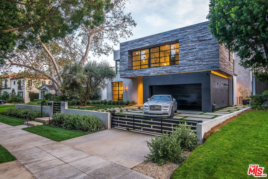 Brick rowhouses in NYC
