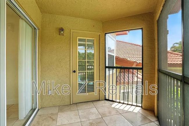 8880 Colonnades Ct W APT 422, FL 34135