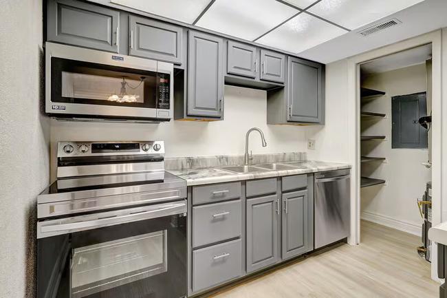 4906 Victoria Drive Unit #209, FL 33904